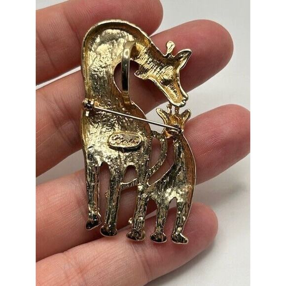 Vintage Gold Tone Black Brown Enamel Best Mother Giraffe Baby Calf Brooch Pin - Picture 8 of 13